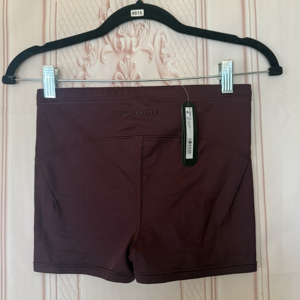 SKIMS NikeSKIMS Shine Drawcord Boy Short 2 Inch Size XS Currant NWT